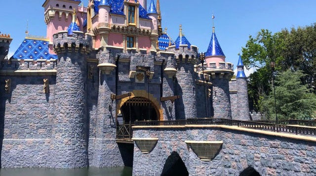 Disneyland California - Opening times, price and location in LA